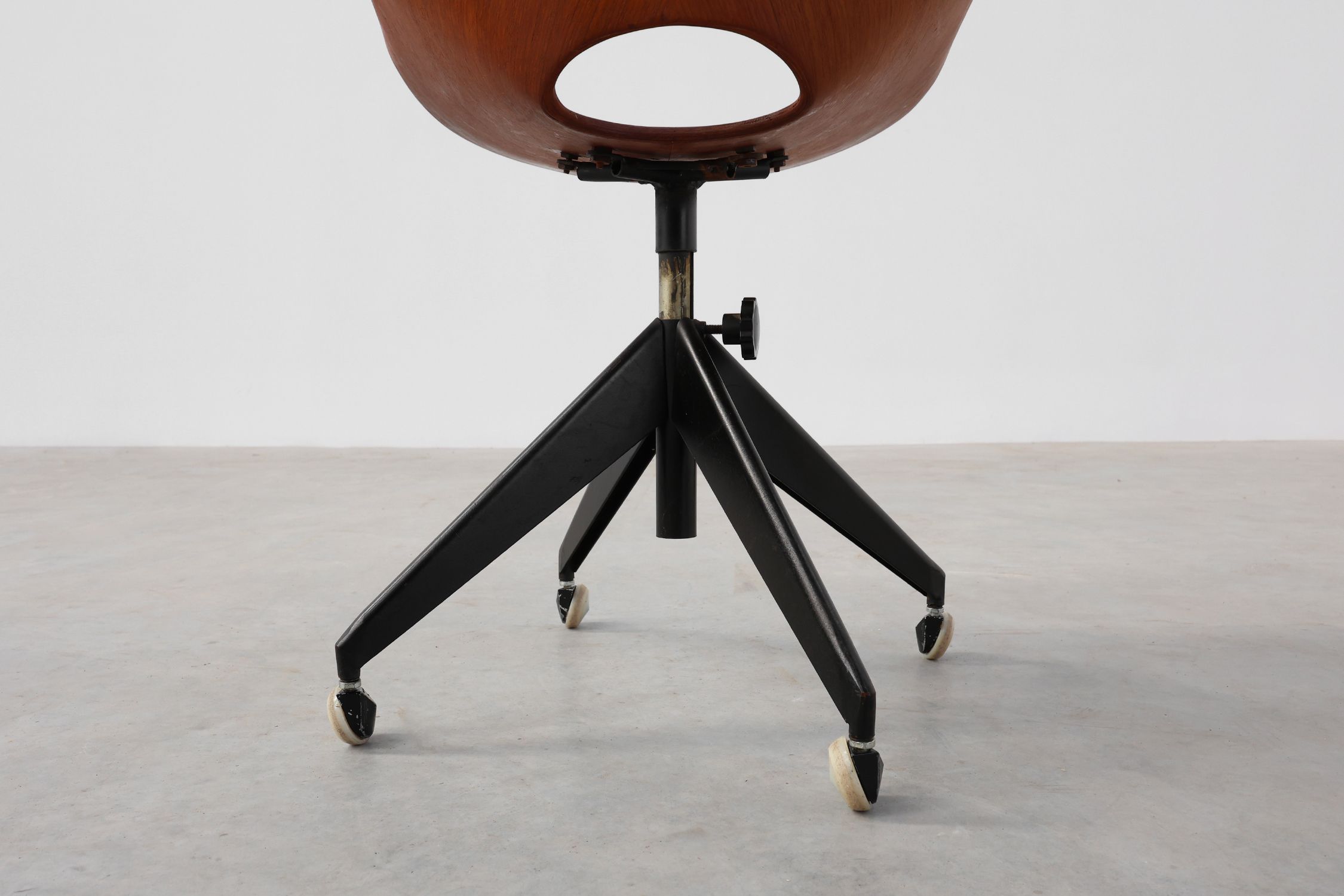 Medea office chair by Vittorio Nobili for Fratelli Tagliabue, Italy 1950sthumbnail
